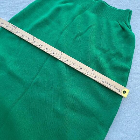 Made in Turkey , two piece set size L Kelly Green top and skirt. - Picture 5 of 13